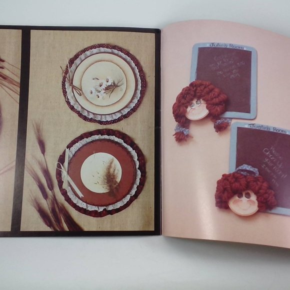 Pricilla Hauser Presents "Hoop Hoop Hurrah for Canvas Painting! 1982 LOT#6 - Picture 5 of 6